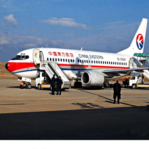镶黄旗新宝拉格机场货运航空快运业稳步发展的原因是什么？